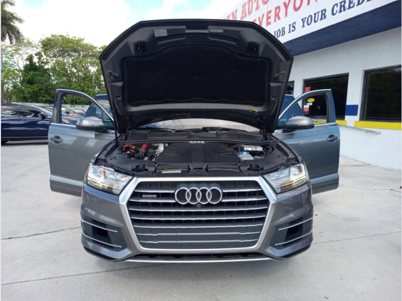 Audi Q7 2017 price $18,900