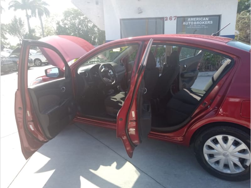 Nissan Versa Sedan 2019 price $9,995