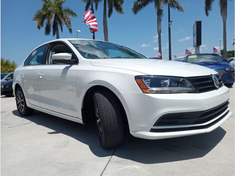 Volkswagen Jetta 2017 price $9,777