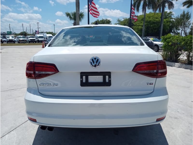 Volkswagen Jetta 2017 price $9,777