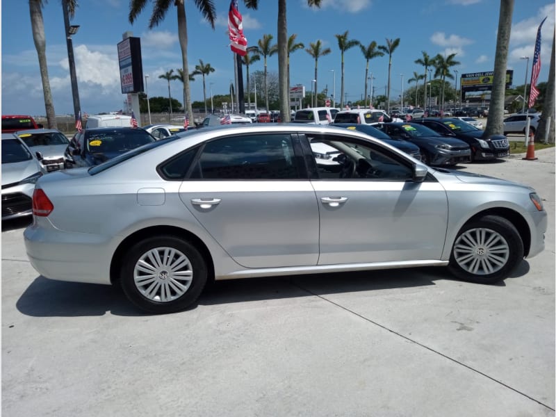 Volkswagen Passat 2015 price $8,977