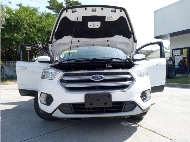 Ford Escape 2017 price $11,777