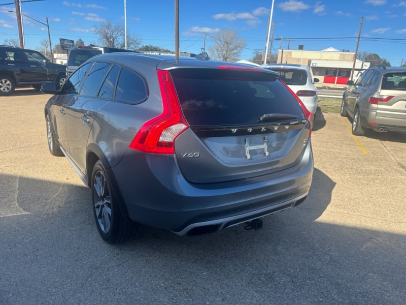 Volvo V60 Cross Country 2016 price $12,995