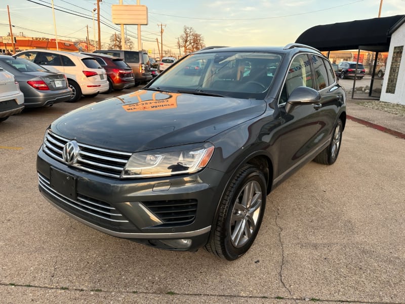 Volkswagen Touareg 2016 price $12,495