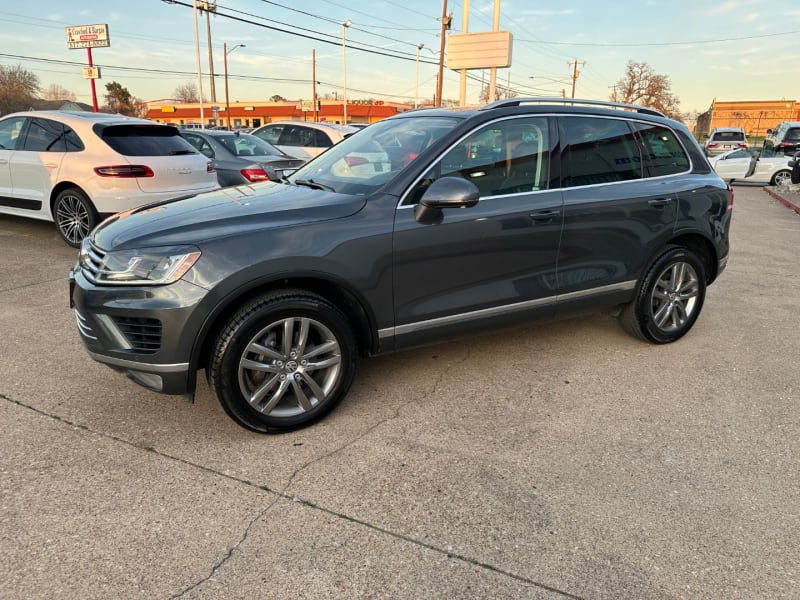 Volkswagen Touareg 2016 price $12,495