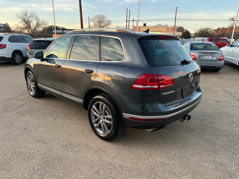 Volkswagen Touareg 2016 price $12,495