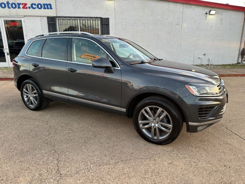 Volkswagen Touareg 2016 price $12,495