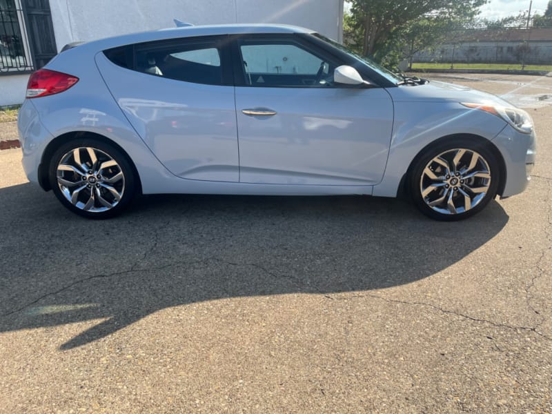 Hyundai Veloster 2015 price $9,795