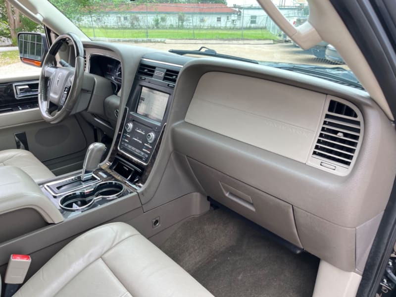 Lincoln Navigator 2015 price $14,995