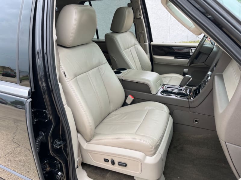 Lincoln Navigator 2015 price $14,995