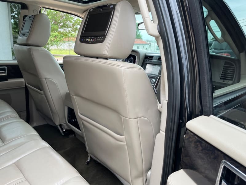 Lincoln Navigator 2015 price $14,995