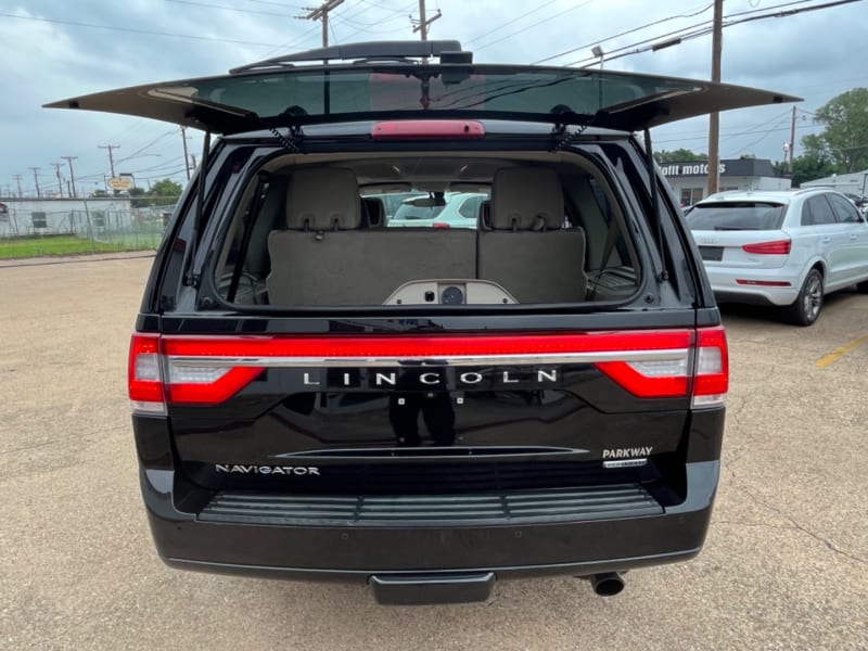 Lincoln Navigator 2015 price $14,995