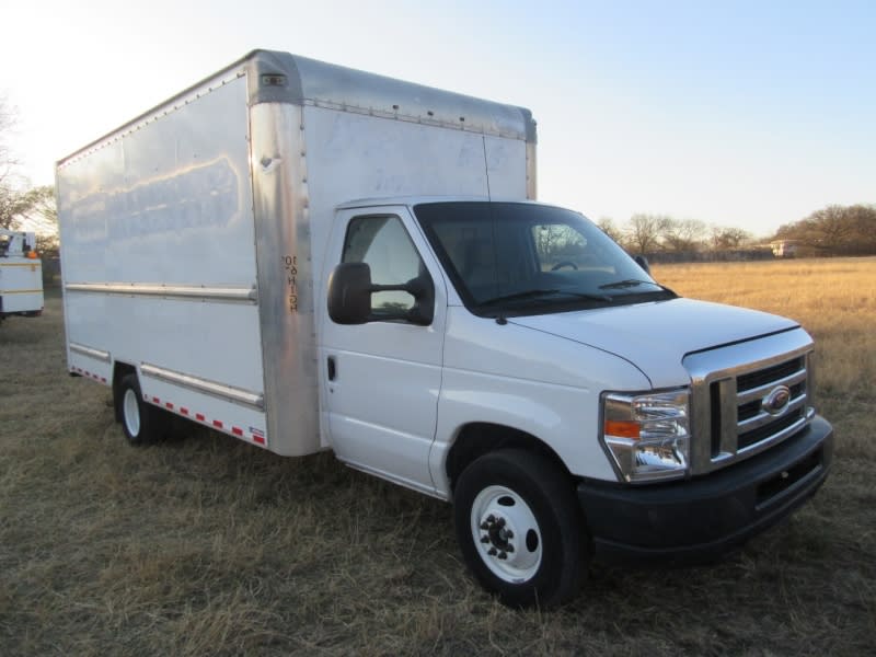 Ford E-350 17' Box Truck 2018 price $25,750