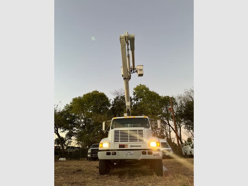 International 4700 BOOM TRUCK 2001 price $24,450