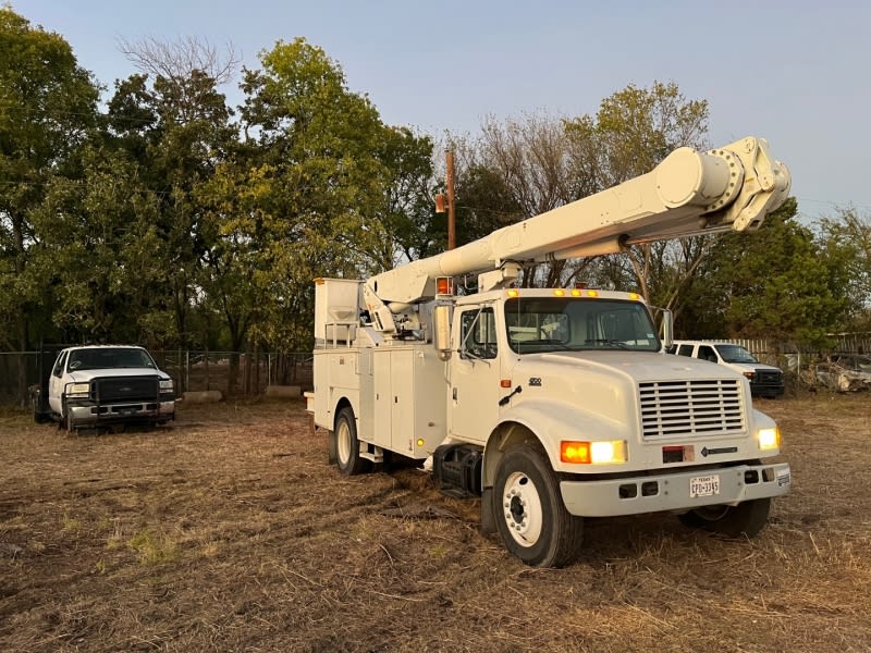 International 4700 BOOM TRUCK 2001 price $24,450