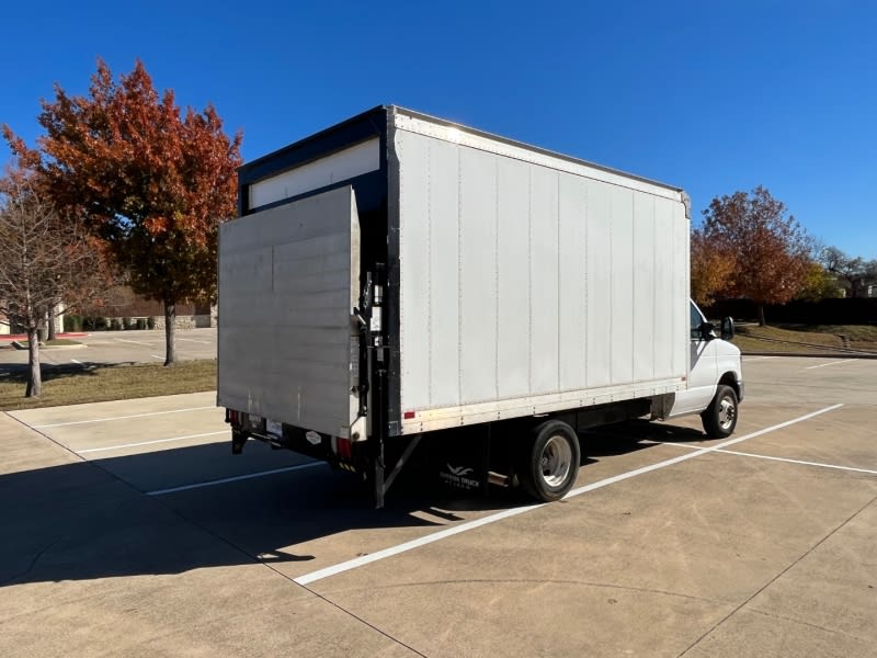 Ford 14' BOX TRUCK W/LIFTGATE 2015 price $21,950