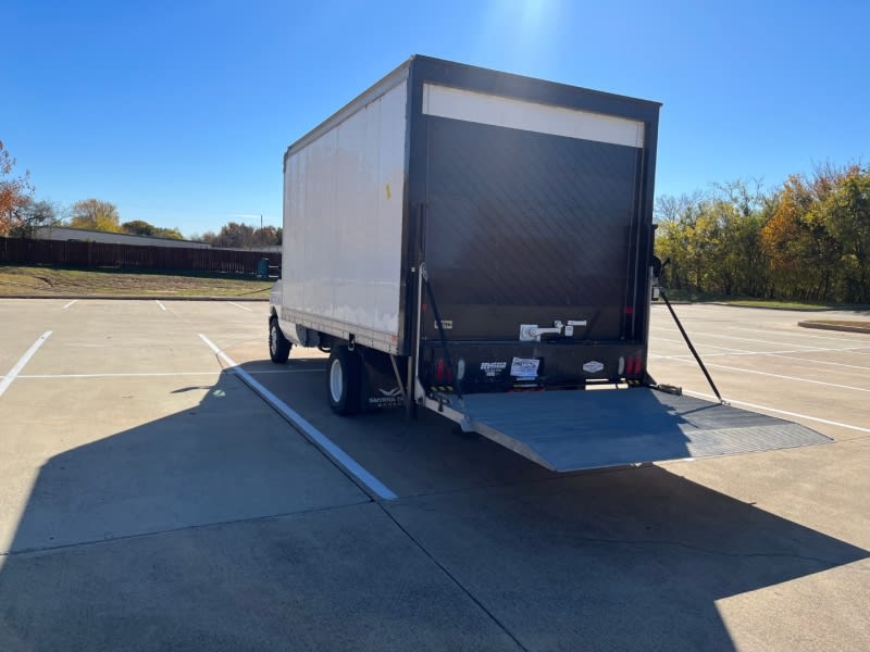 Ford 14' BOX TRUCK W/LIFTGATE 2015 price $21,950