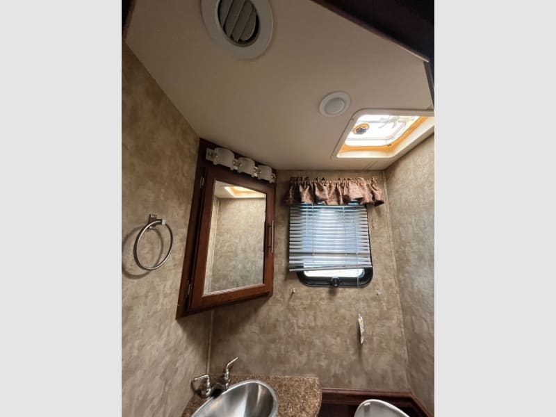 Forest River Sports Coach 404RB 2016 price $76,850