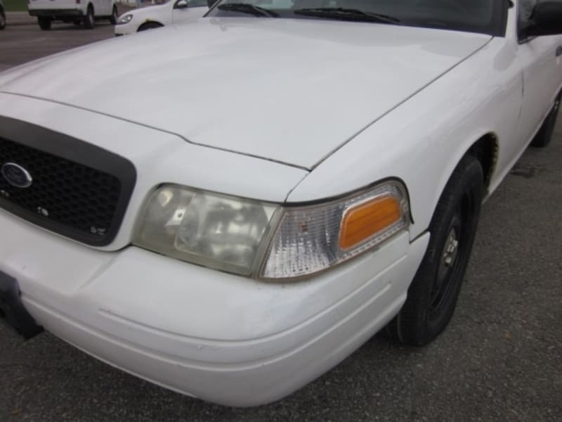 Ford Crown Victoria 2011 price $8,960