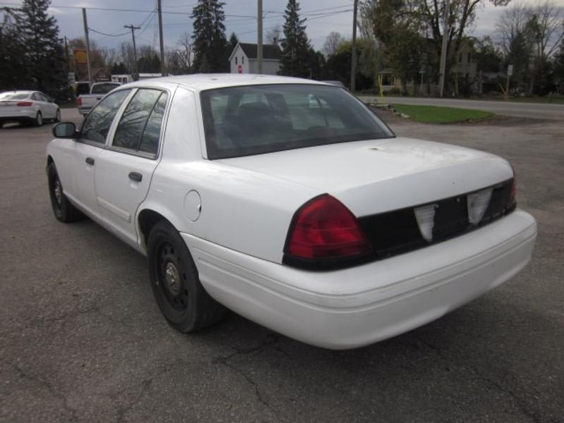 Ford Crown Victoria 2011 price $8,960