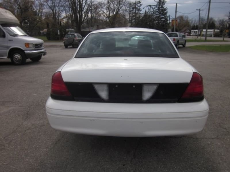 Ford Crown Victoria 2011 price $8,960