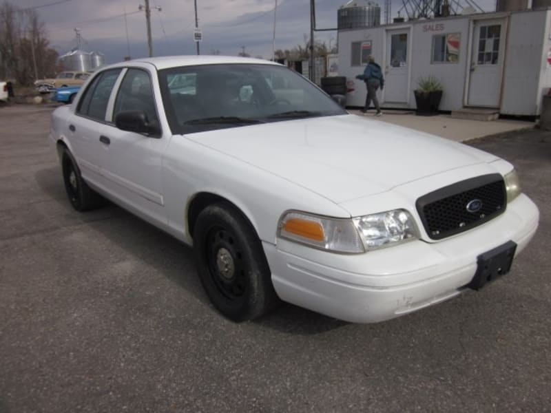 Ford Crown Victoria 2011 price $8,960