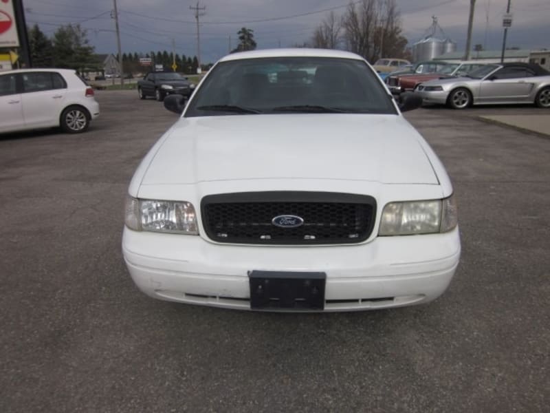 Ford Crown Victoria 2011 price $8,960