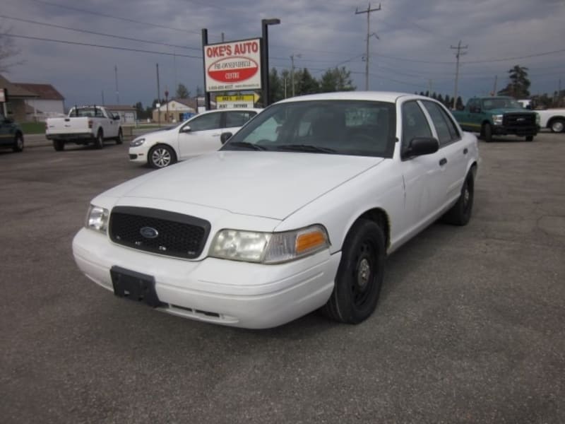 Ford Crown Victoria 2011 price $8,960
