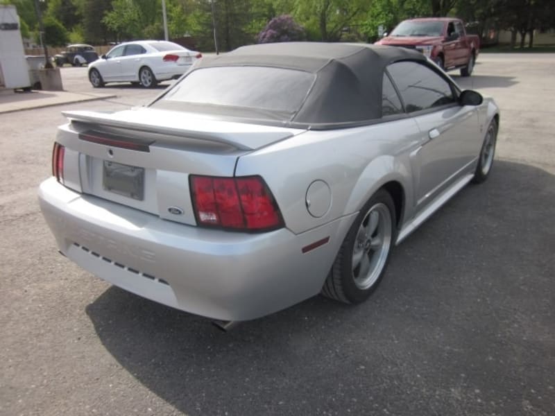 Ford Mustang 2000 price $8,173