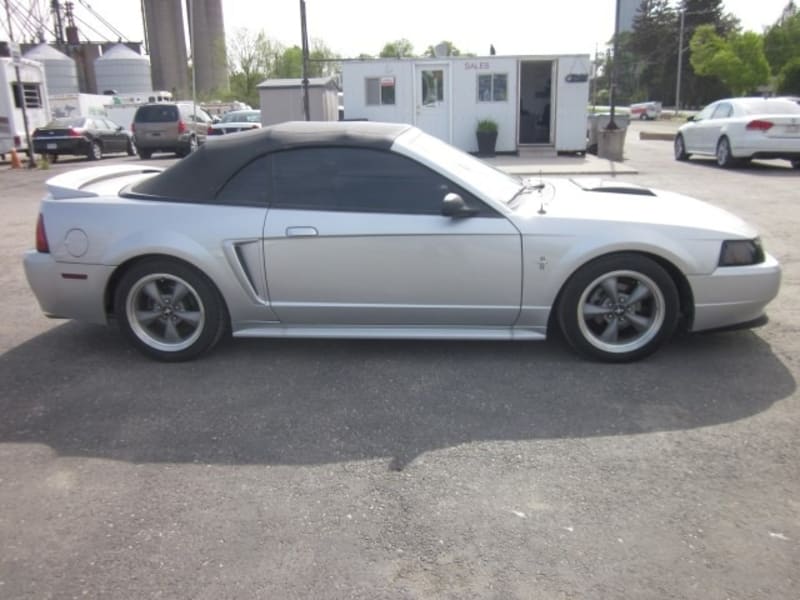 Ford Mustang 2000 price $8,173