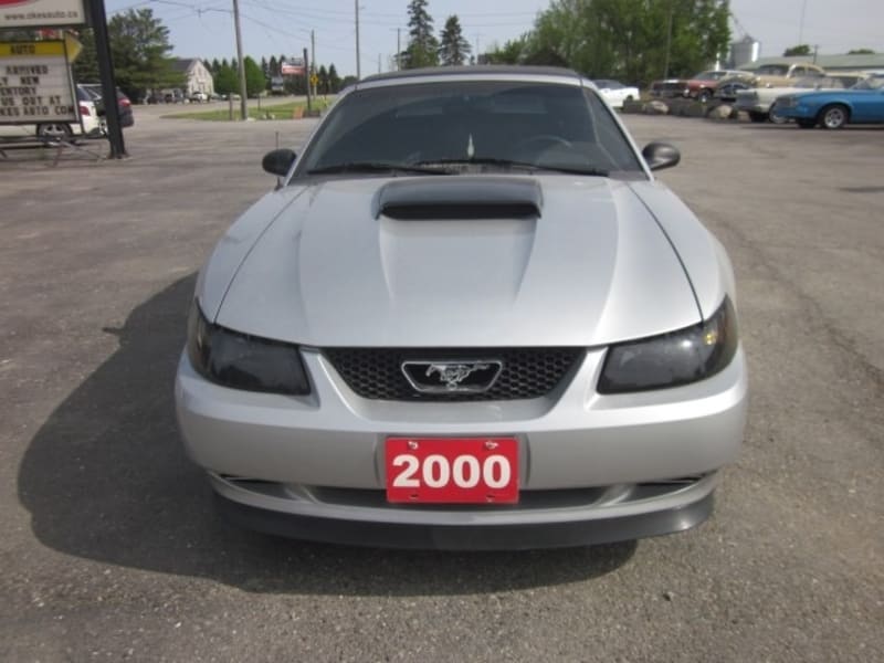 Ford Mustang 2000 price $8,173