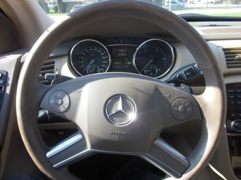 Mercedes-Benz R-Class 2010 price $8,978