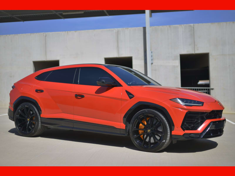 Lamborghini Urus 2021 price $218,888