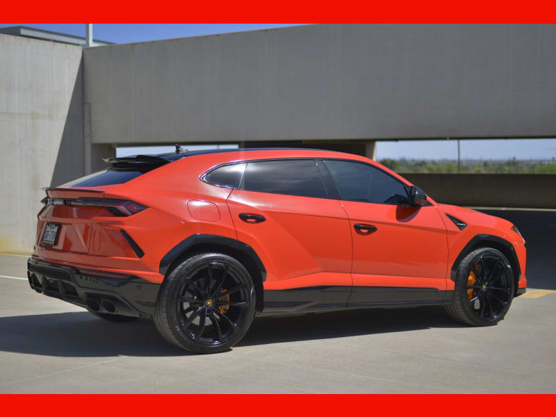 Lamborghini Urus 2021 price $211,888