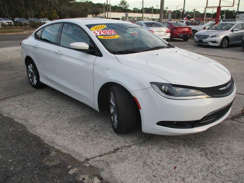 CHRYSLER 200 2016 price $12,995