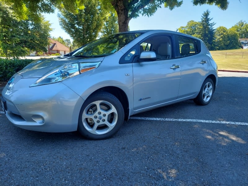 Nissan LEAF 2011 price $3,995