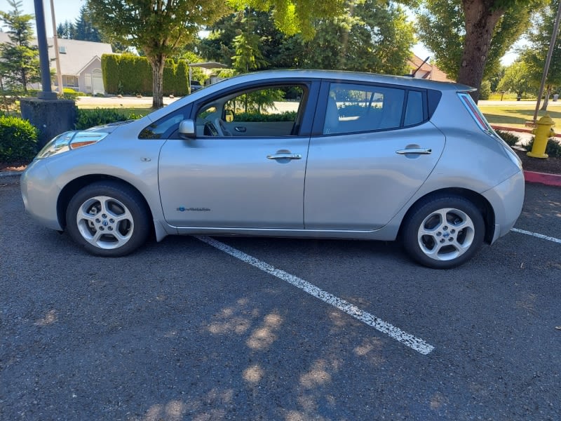 Nissan LEAF 2011 price $3,995