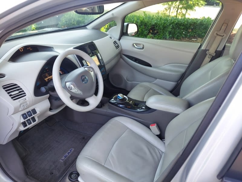 Nissan LEAF 2011 price $3,995