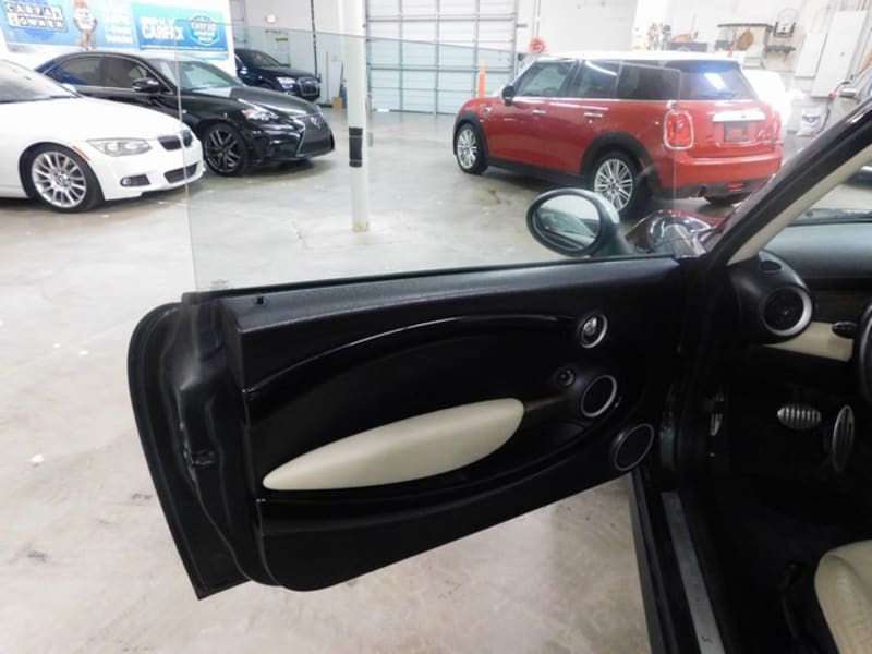 Mini Cooper Hardtop 2012 price $9,995