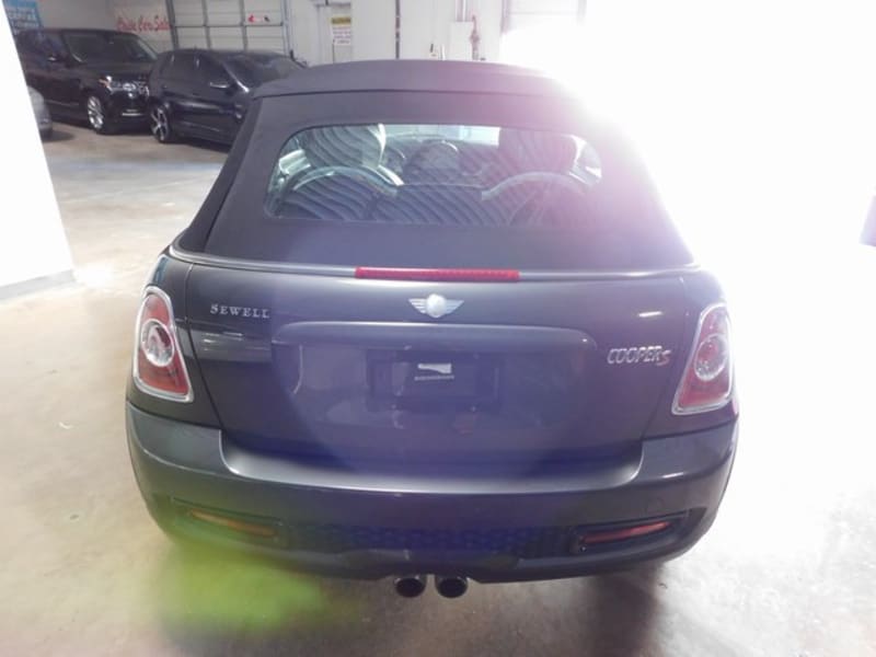 Mini Cooper Convertible 2011 price $10,995