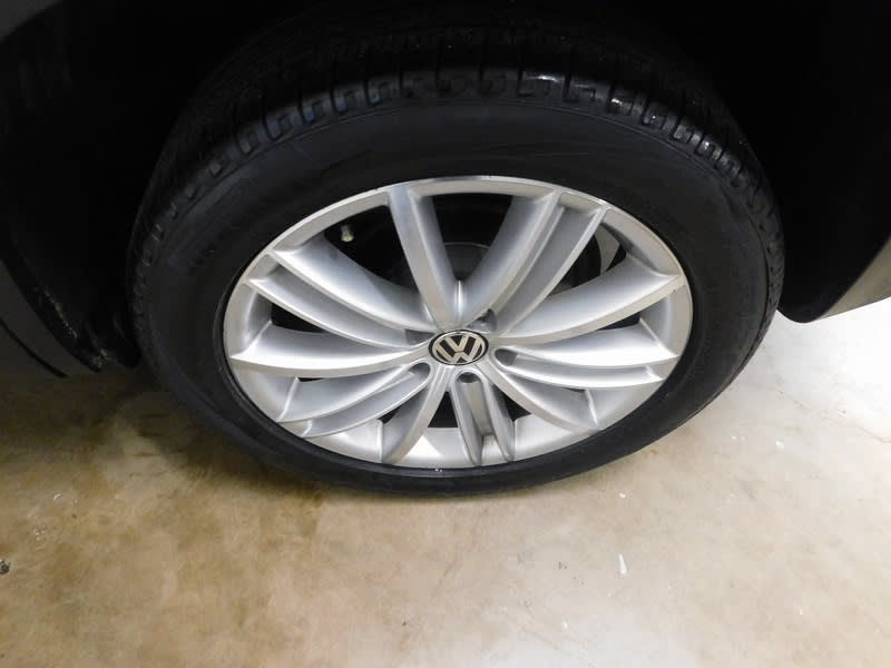 Volkswagen Tiguan 2012 price $9,995