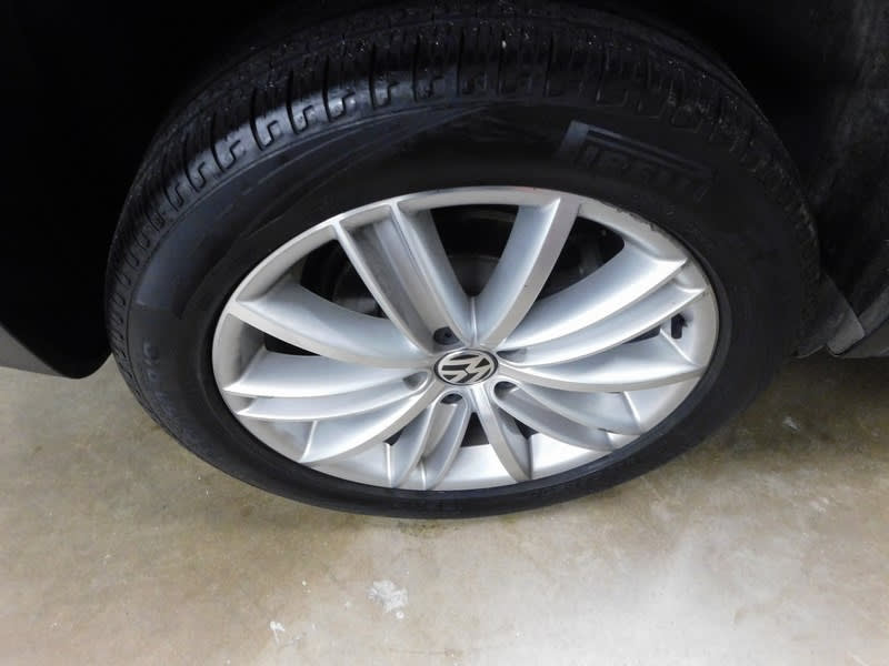 Volkswagen Tiguan 2012 price $9,995