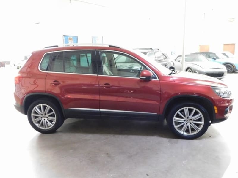 Volkswagen Tiguan 2016 price $12,995