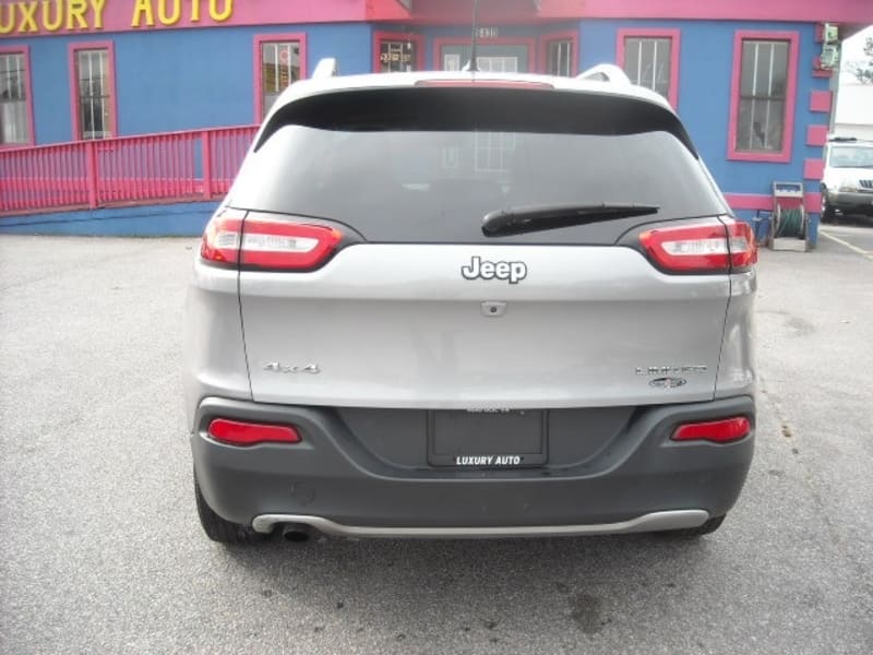 Jeep Cherokee 2015 price $9,900