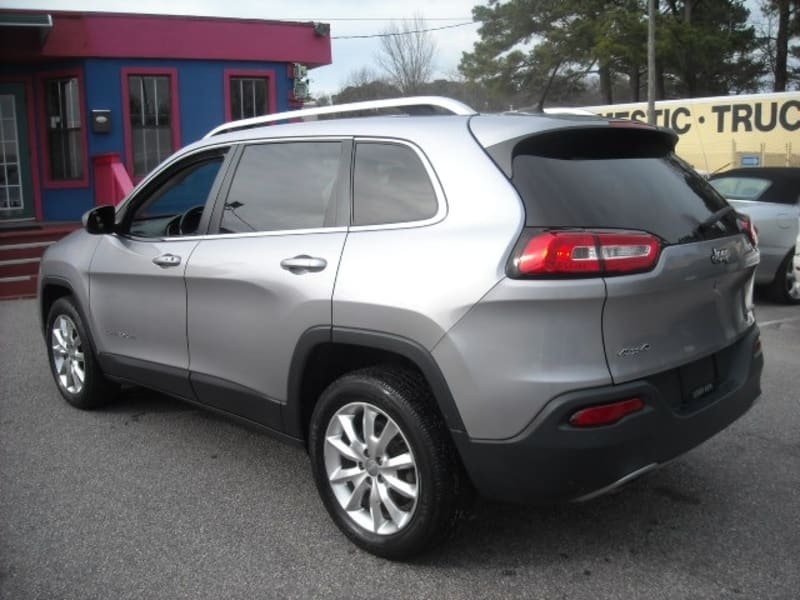 Jeep Cherokee 2015 price $9,900