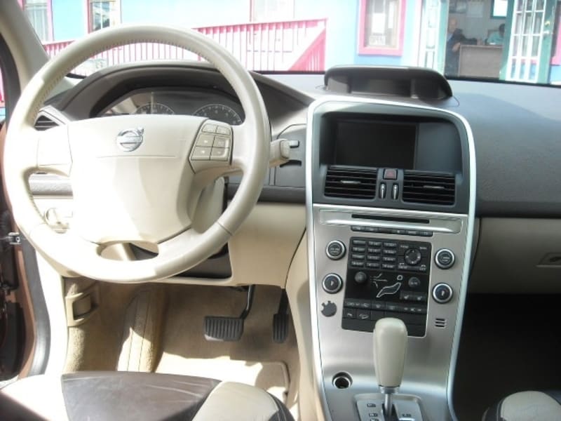 Volvo XC60 2010 price $9,300