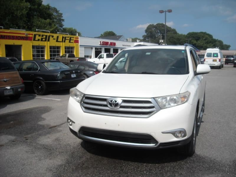 Toyota Highlander 2011 price $10,900