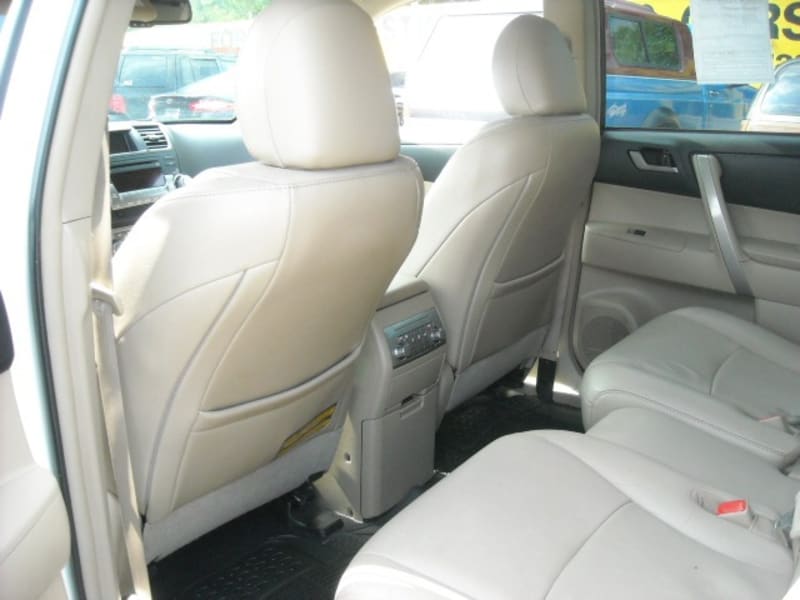 Toyota Highlander 2011 price $10,900