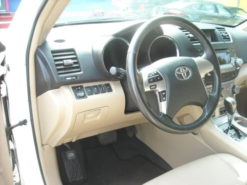 Toyota Highlander 2011 price $10,900