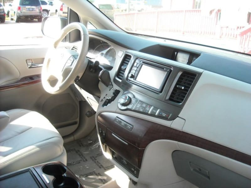 Toyota Sienna 2013 price $11,750